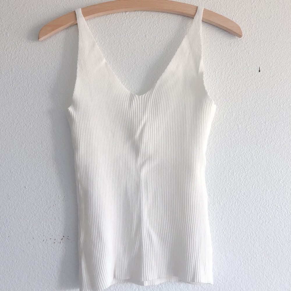 White ribbed v-neck tank top